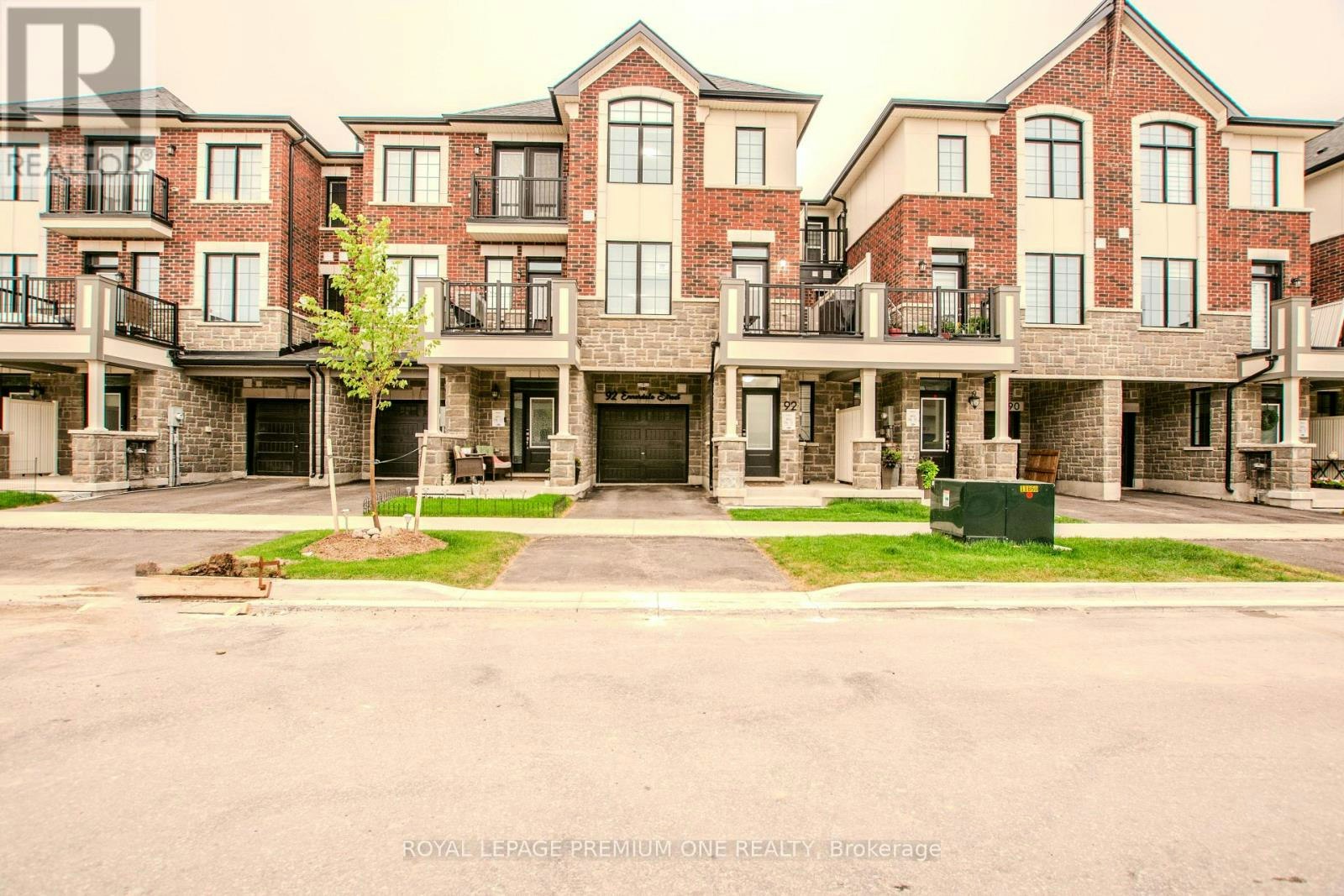 92 Ennerdale Street, Barrie, ON, L9J 1A4