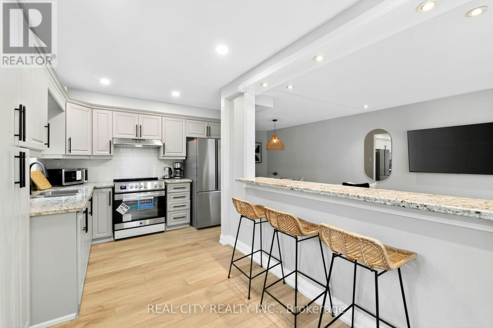 MAIN-3385 Morningstar Drive, Mississauga, ON, L4T 1X6 - 9