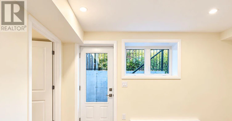 B-18 Harris Place, Ottawa, ON, K2G 2P2 - 2