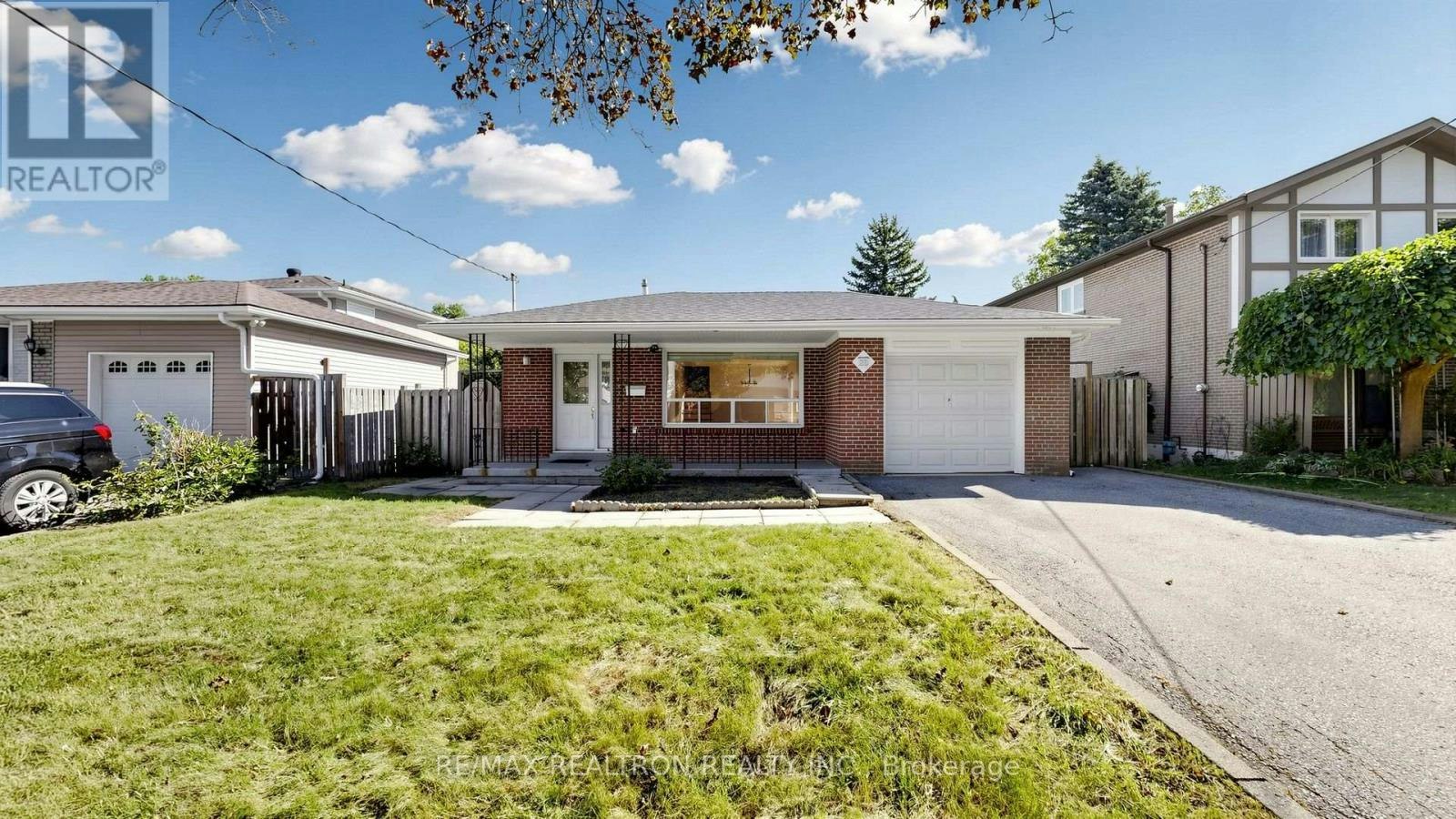 23 Lesgay Crescent, Toronto, ON, M2J 2H9