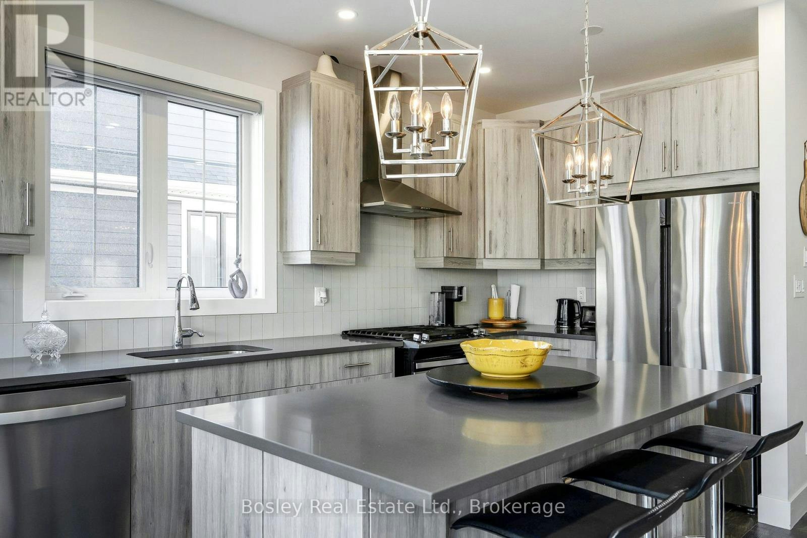 207 Courtland Street, Blue Mountains, ON, L9Y 4E2 - 8
