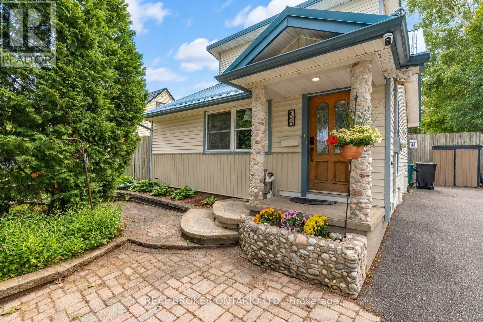 35 Perth Road, Kitchener, ON, N2M 3G6