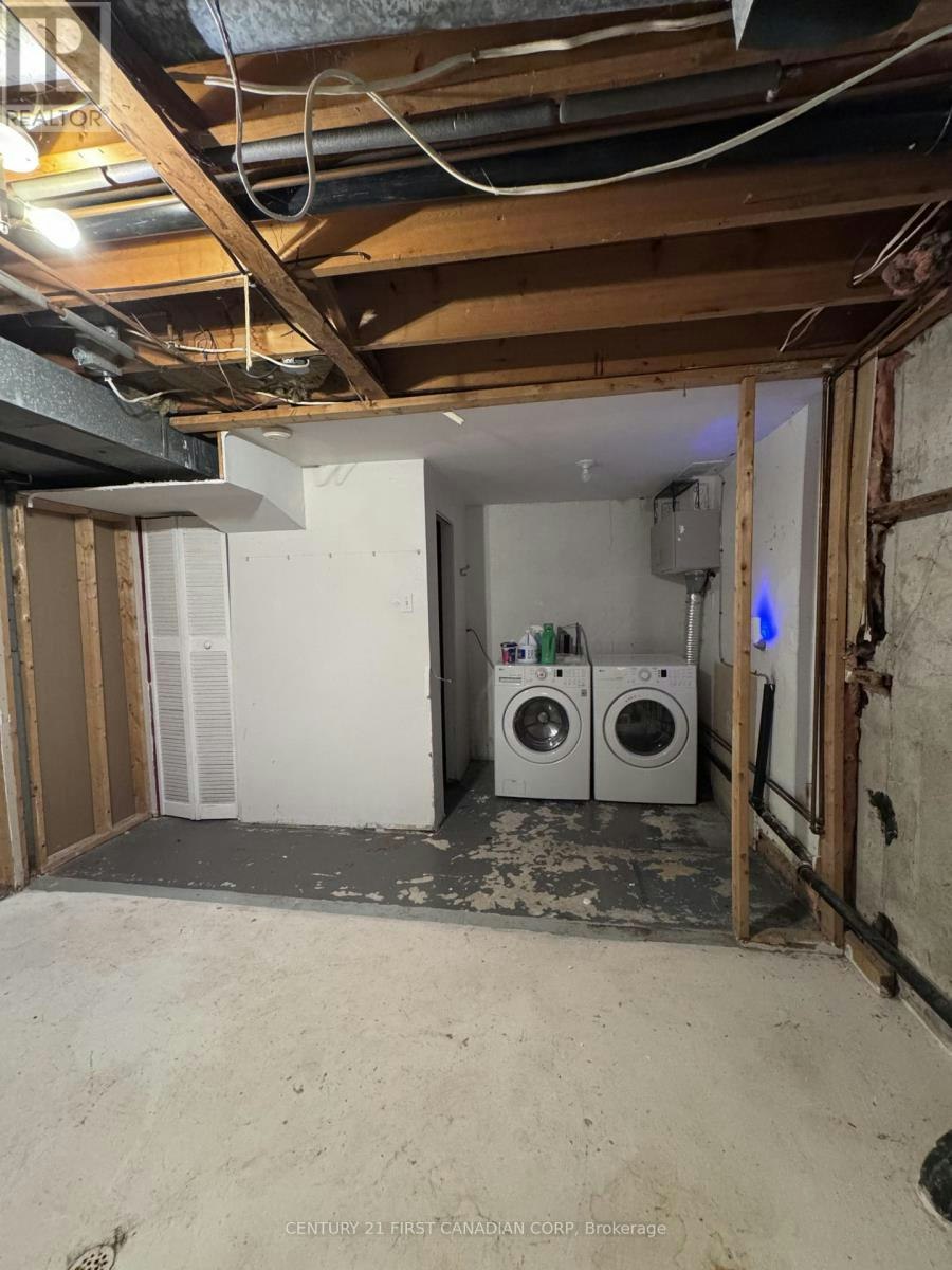 21 Denlaw Road, London, ON, N6G 3L3 - 21