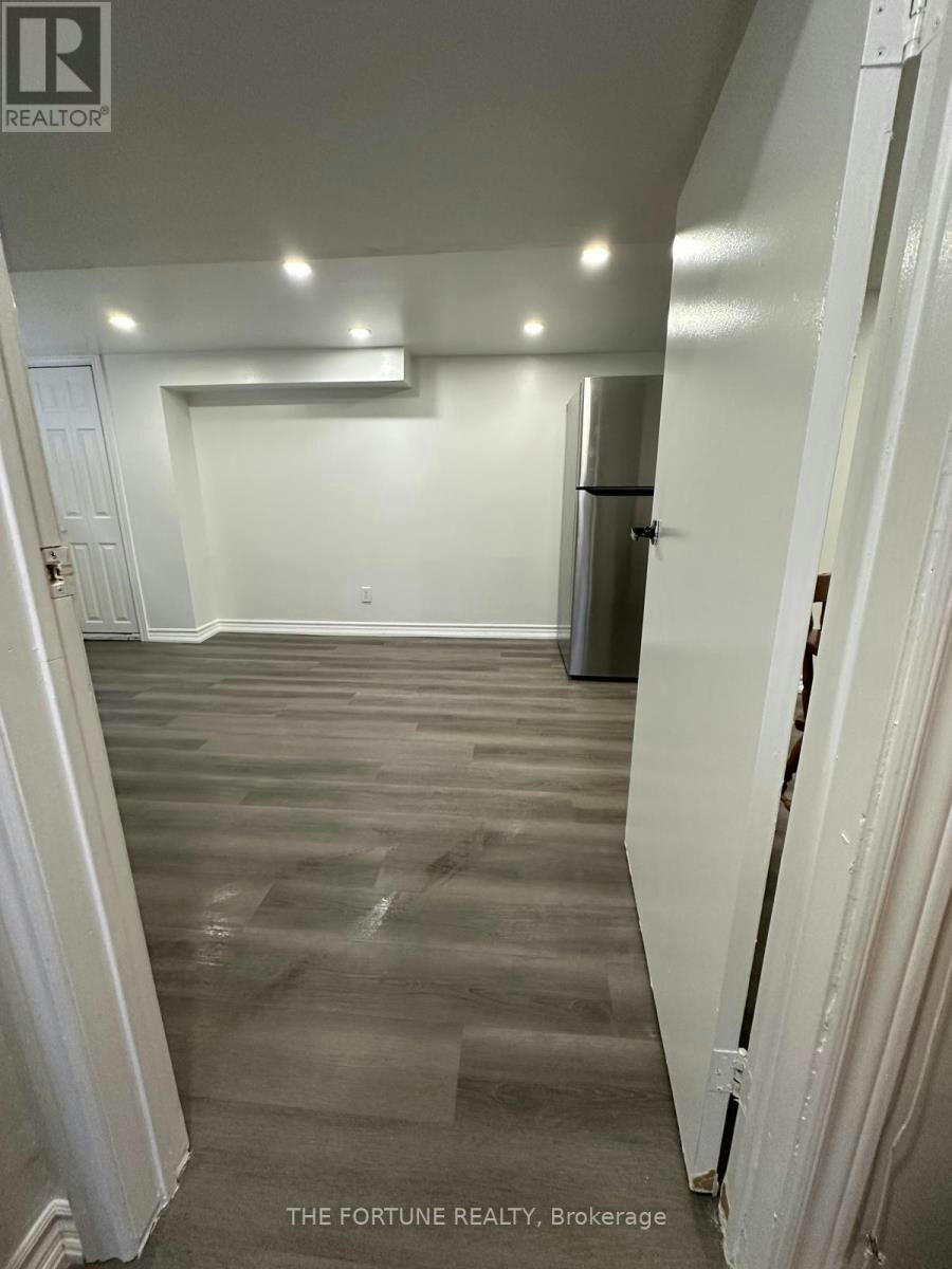 54 Patika Avenue, Toronto, ON, M9N 2E9 - 9