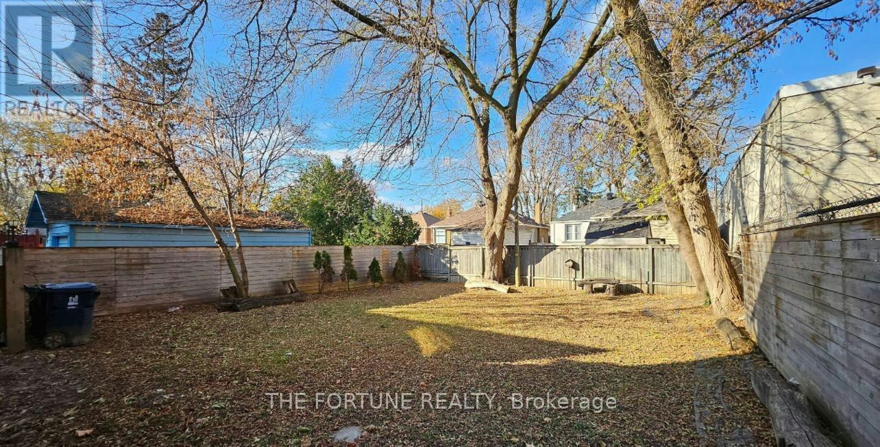 54 Patika Avenue, Toronto, ON, M9N 2E9 - 12