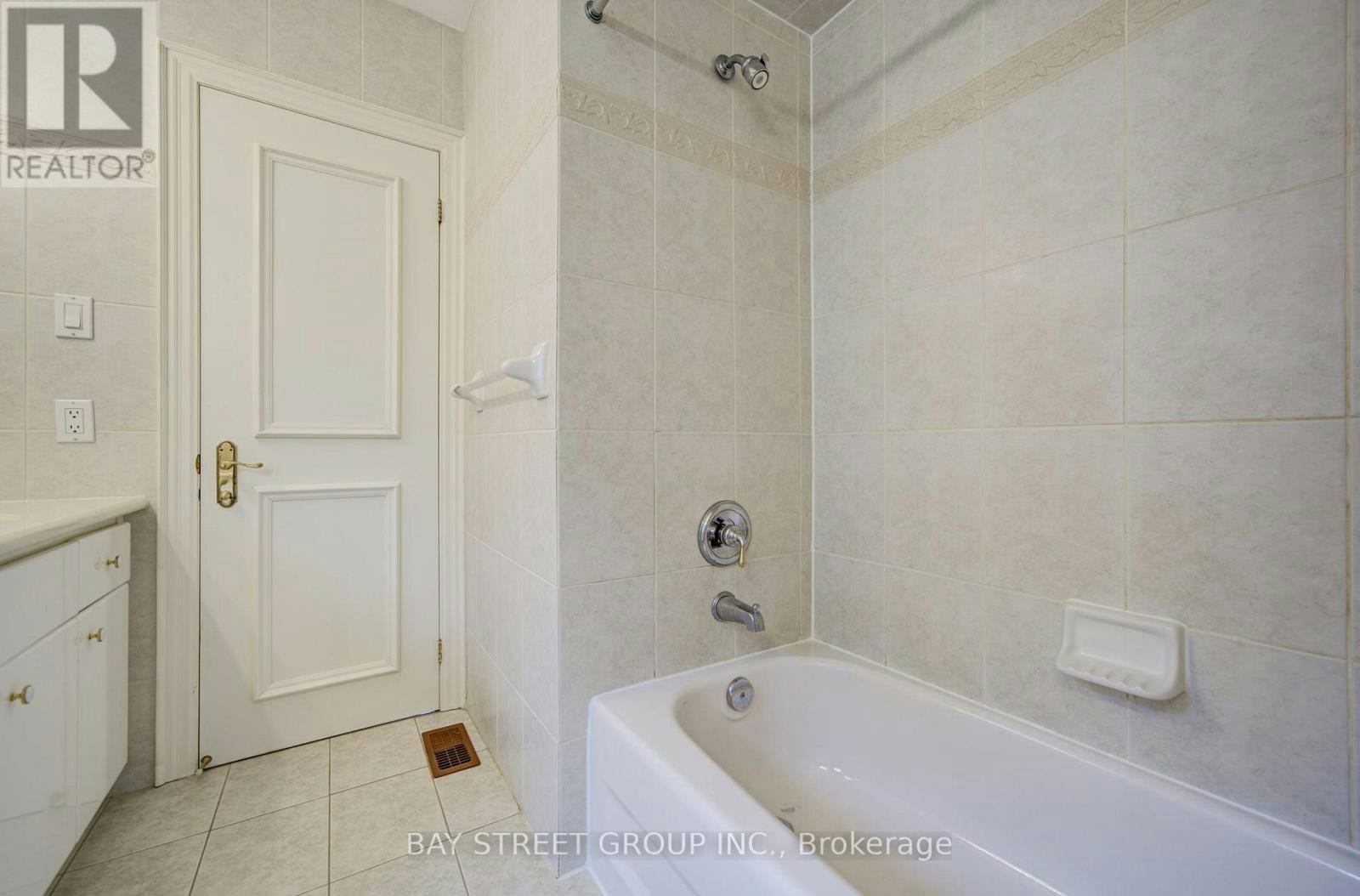 58 Bowan Court, Toronto, ON, M2K 3A7 - 23