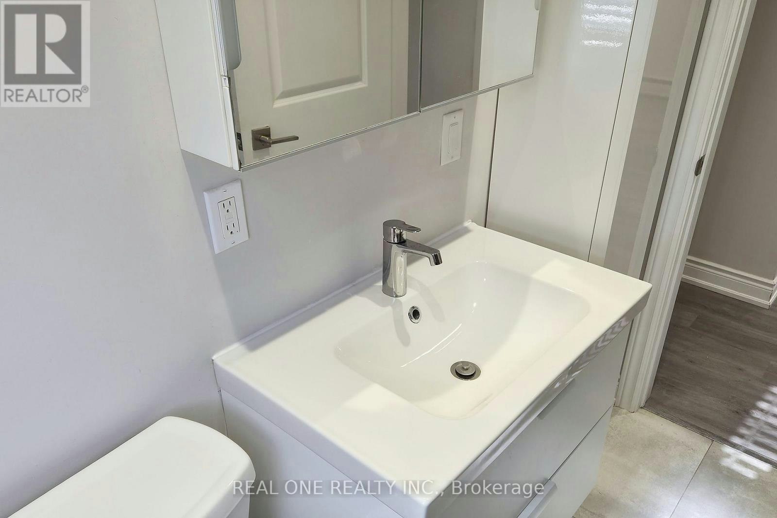 MAIN LEVEL-15 Castille Avenue, Toronto, ON, M1R 2B9 - 20