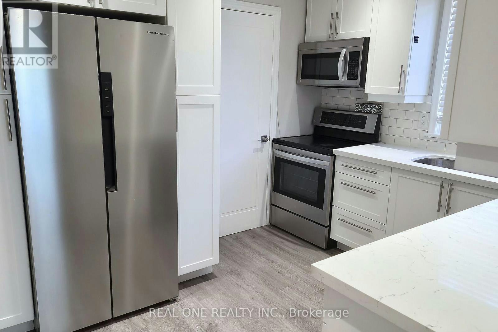 MAIN LEVEL-15 Castille Avenue, Toronto, ON, M1R 2B9 - 10