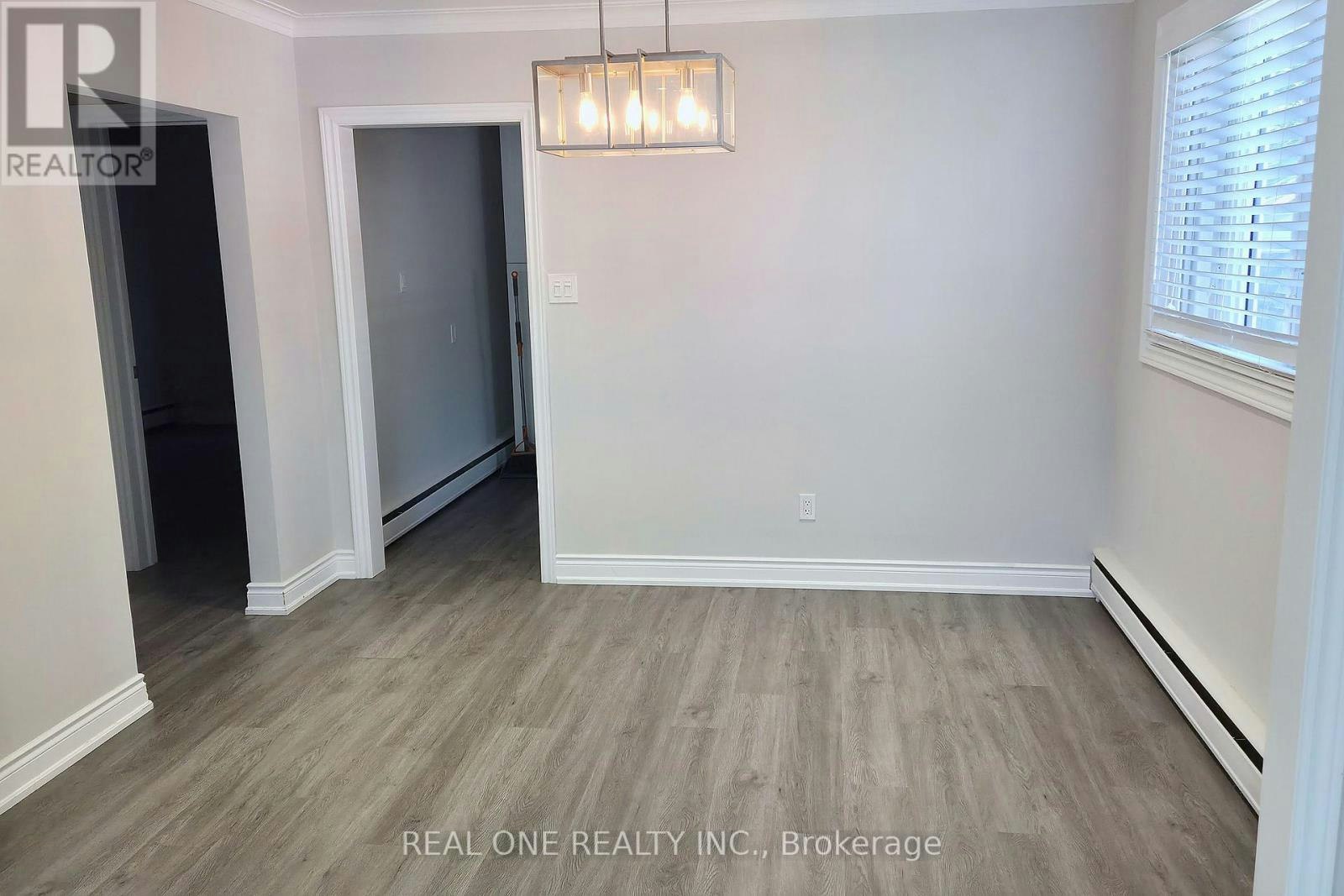 MAIN LEVEL-15 Castille Avenue, Toronto, ON, M1R 2B9 - 9