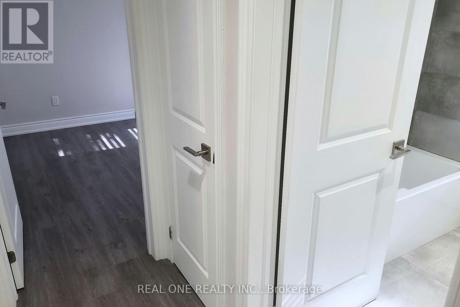 MAIN LEVEL-15 Castille Avenue, Toronto, ON, M1R 2B9 - 24