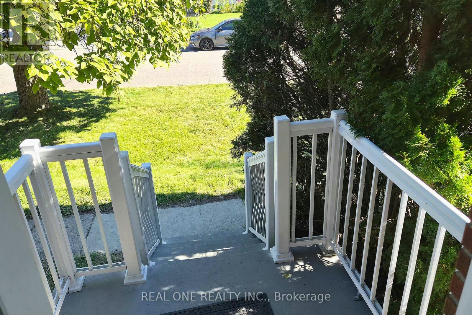 MAIN LEVEL-15 Castille Avenue, Toronto, ON, M1R 2B9 - 6