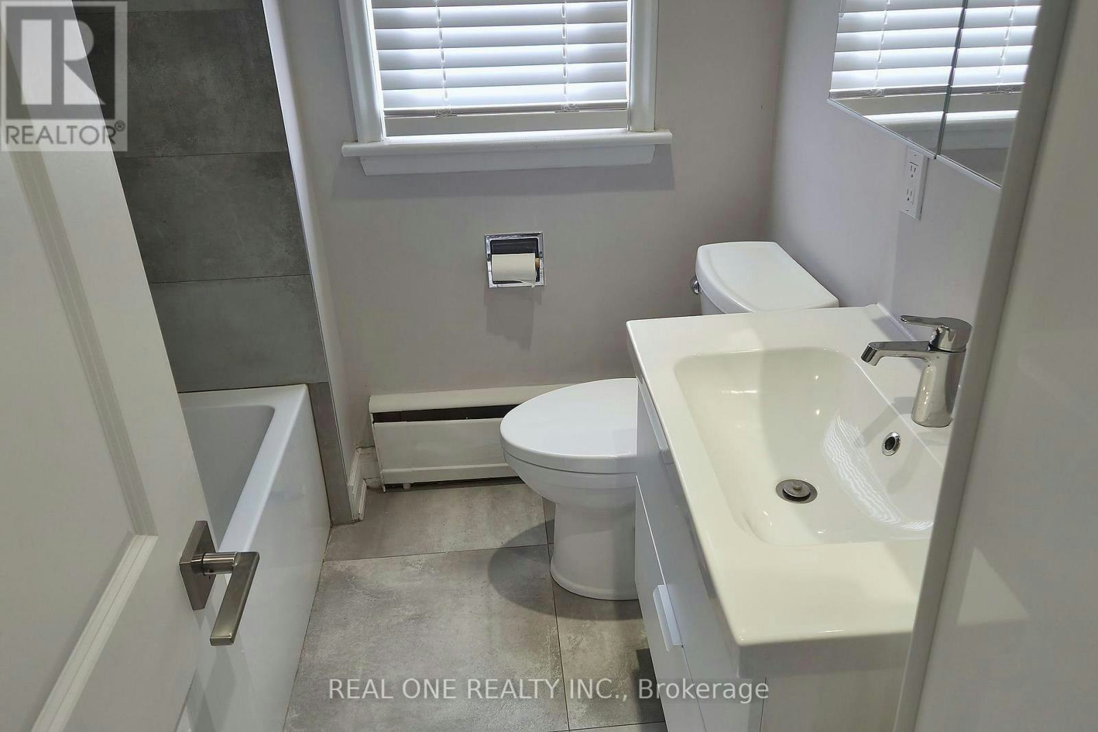 MAIN LEVEL-15 Castille Avenue, Toronto, ON, M1R 2B9 - 17