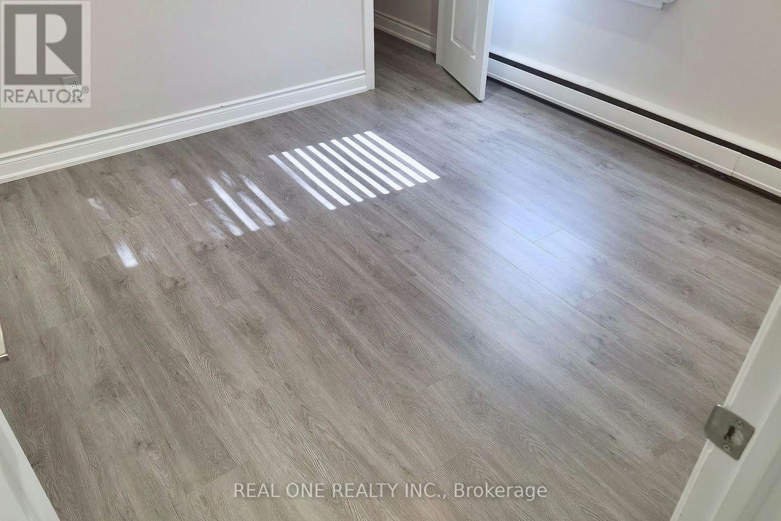 MAIN LEVEL-15 Castille Avenue, Toronto, ON, M1R 2B9 - 21