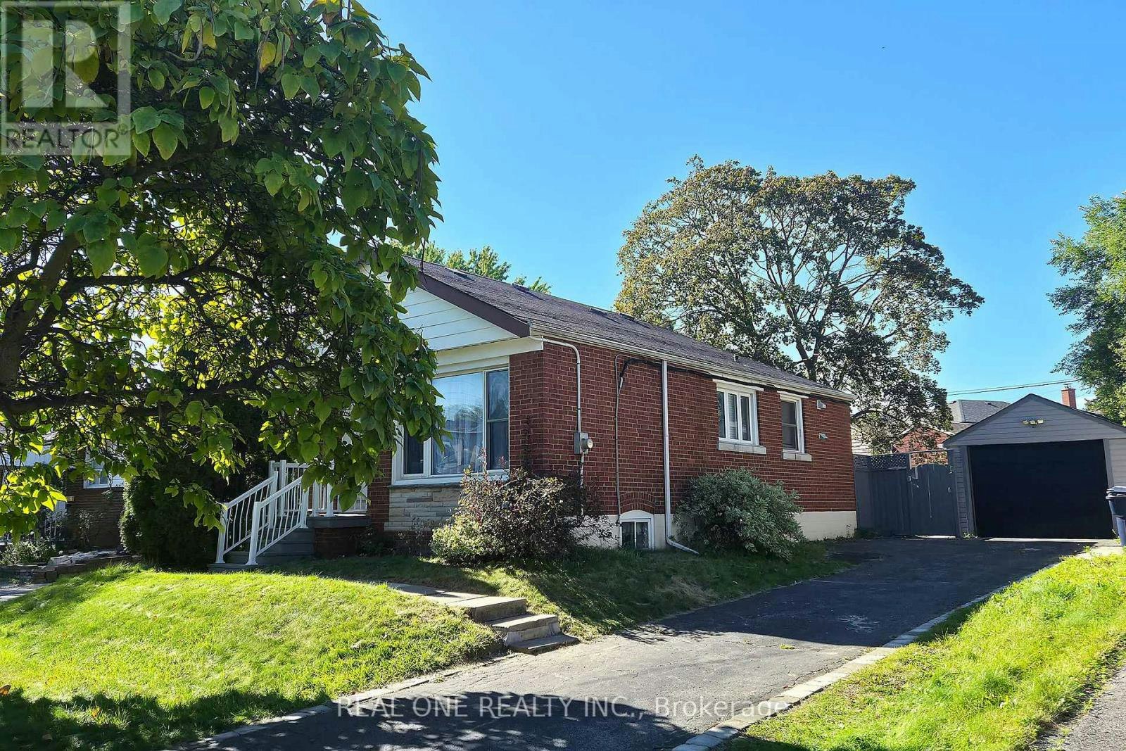 MAIN LEVEL-15 Castille Avenue, Toronto, ON, M1R 2B9 - 3