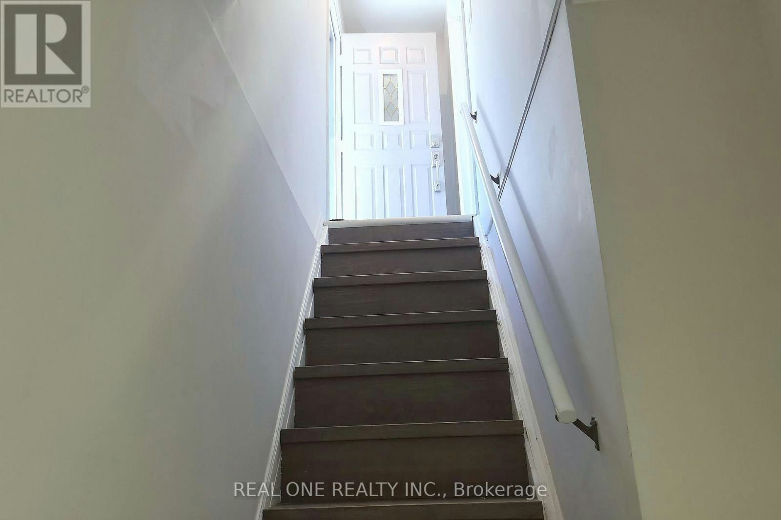 MAIN LEVEL-15 Castille Avenue, Toronto, ON, M1R 2B9 - 32