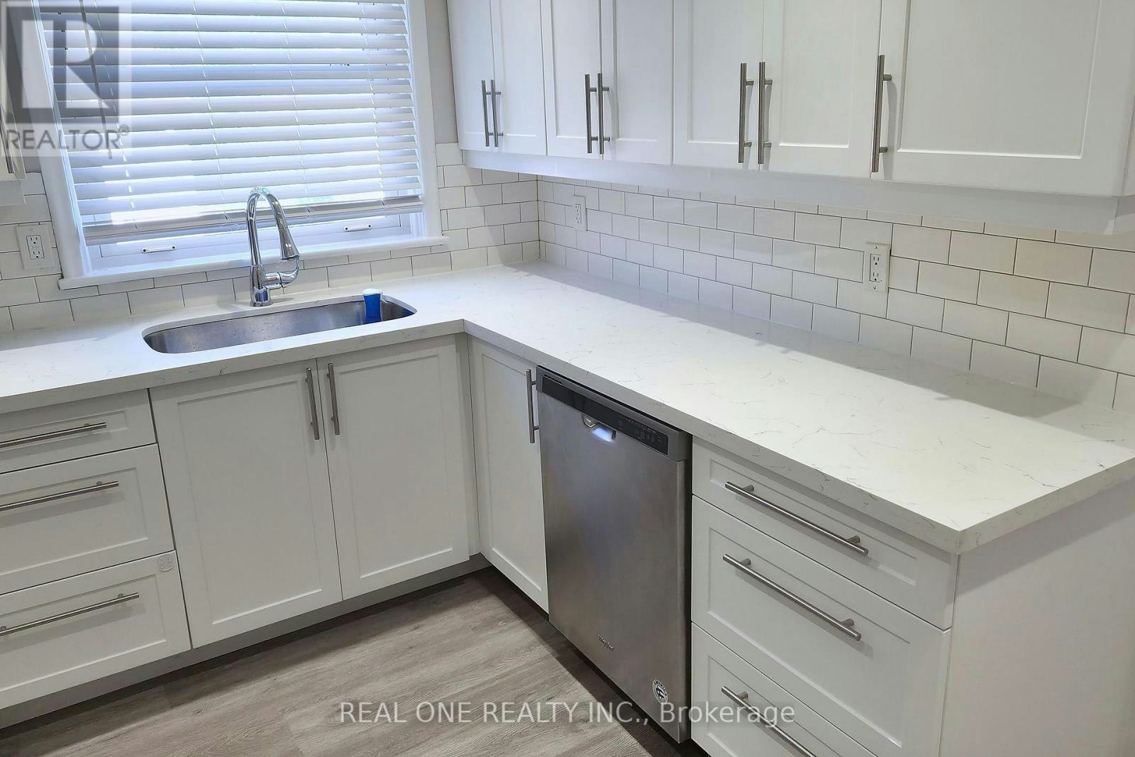 MAIN LEVEL-15 Castille Avenue, Toronto, ON, M1R 2B9 - 11