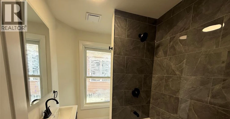 2-643 Pierre, Windsor, ON, N9A 2K3 - 2