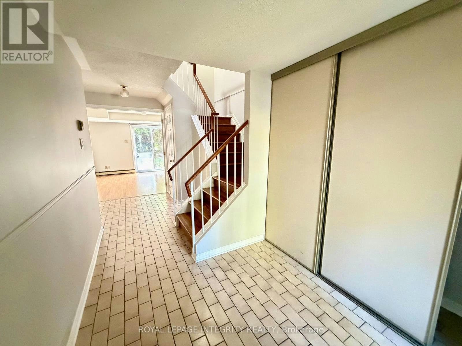 46 Arbordale Crescent, Ottawa, ON, K2G 5C9 - 2
