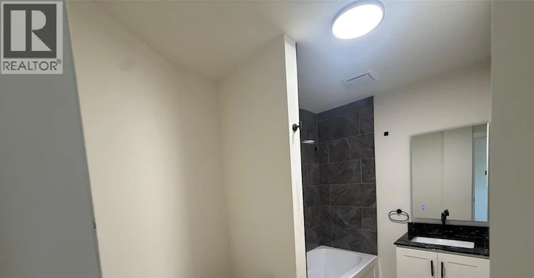 4-643 Pierre, Windsor, ON, N9A 2K3 - 2