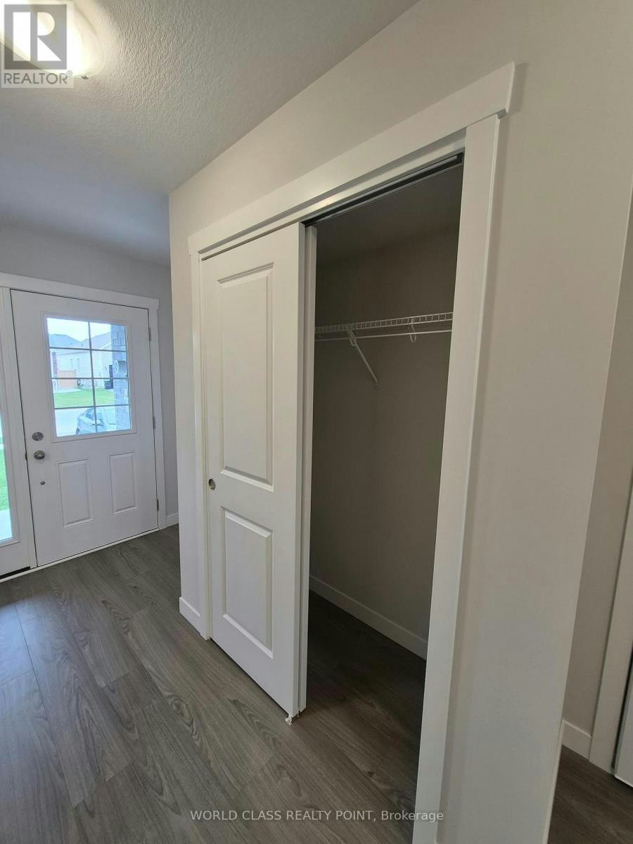 8 Beverly Street, Springwater, ON, L0L 1P0 - 6