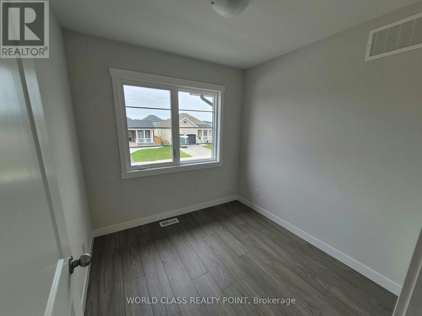 8 Beverly Street, Springwater, ON, L0L 1P0 - 4