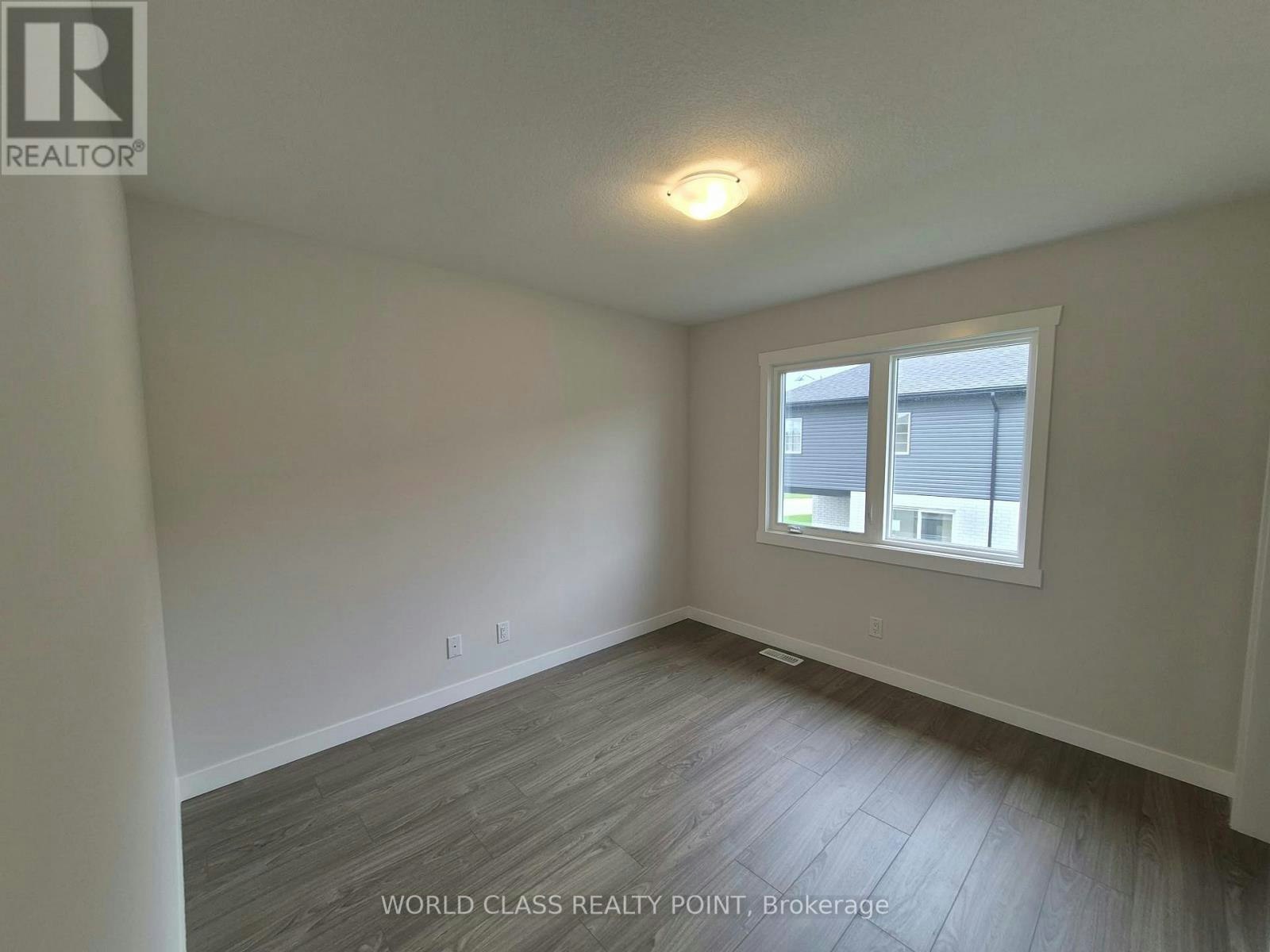 8 Beverly Street, Springwater, ON, L0L 1P0 - 9