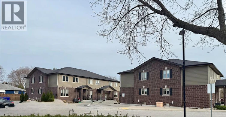 4-204 Beechwood Drive, Lakeshore, ON, N0R 1A0