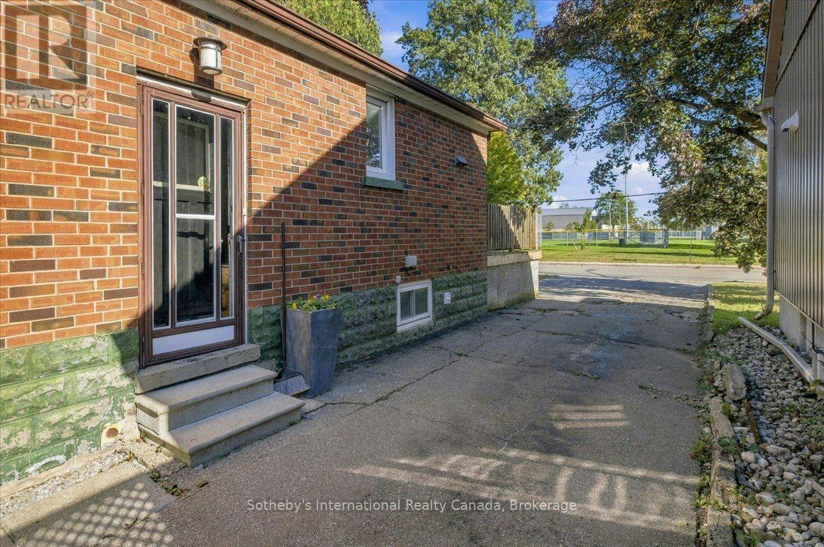 163 Deane Avenue, Oakville, ON, L6K 1N2 - 37