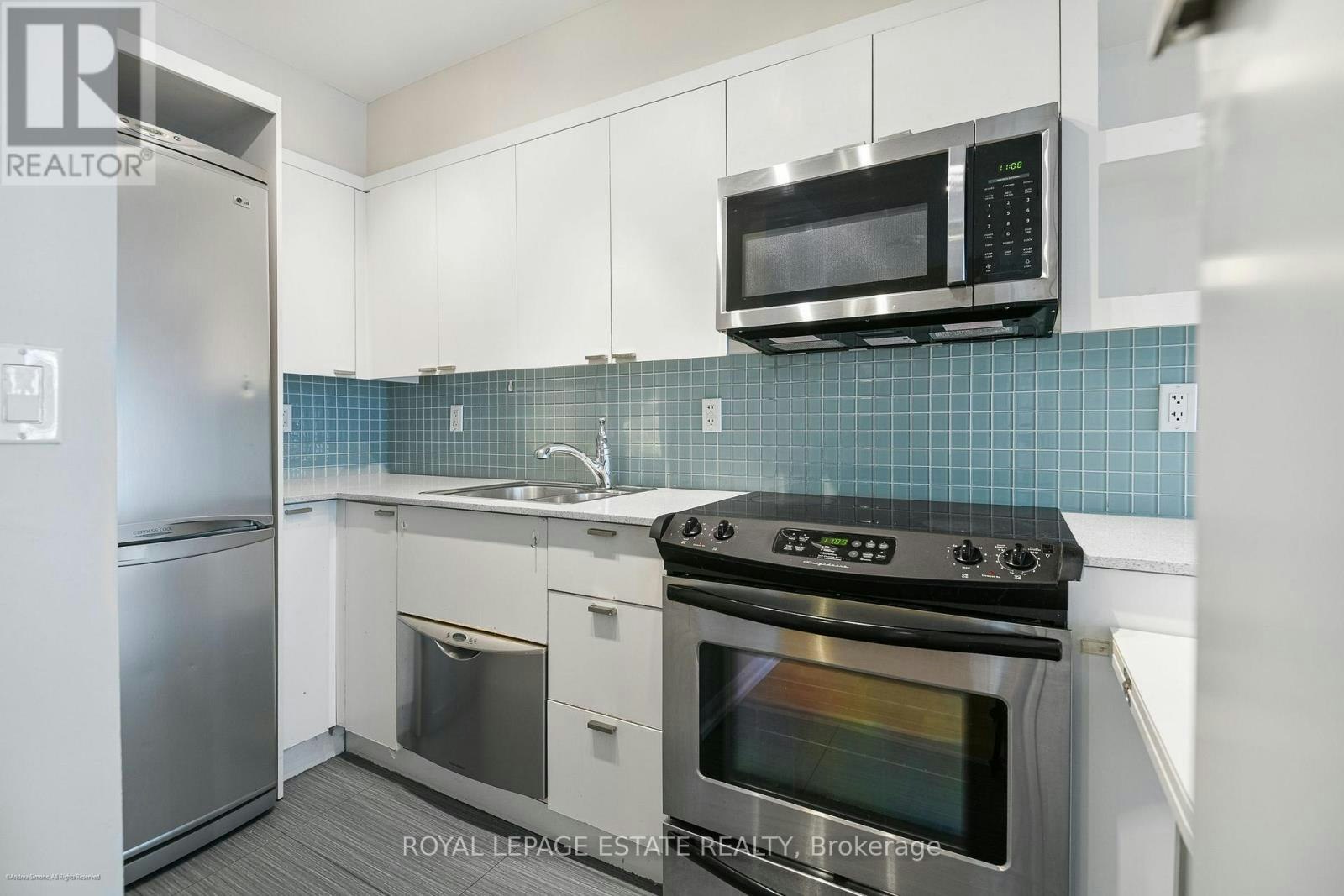 938-111 Elizabeth Street, Toronto, ON, M5G 1P7 - 5