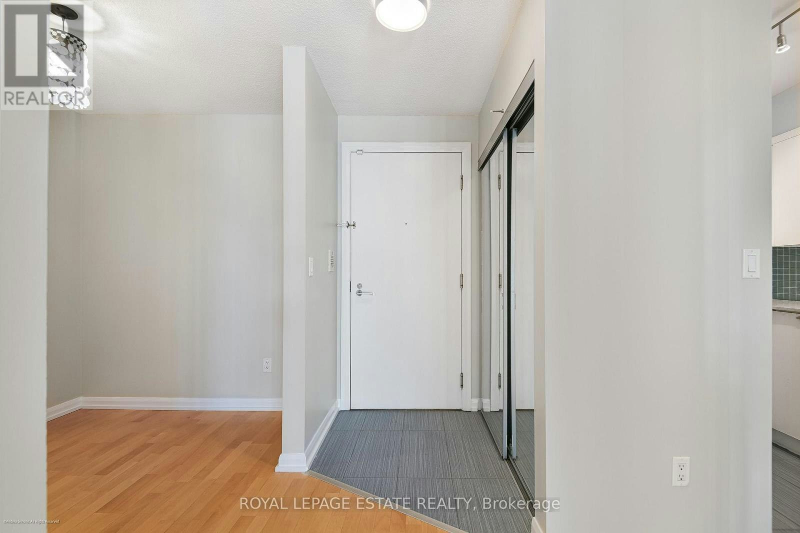 938-111 Elizabeth Street, Toronto, ON, M5G 1P7 - 10