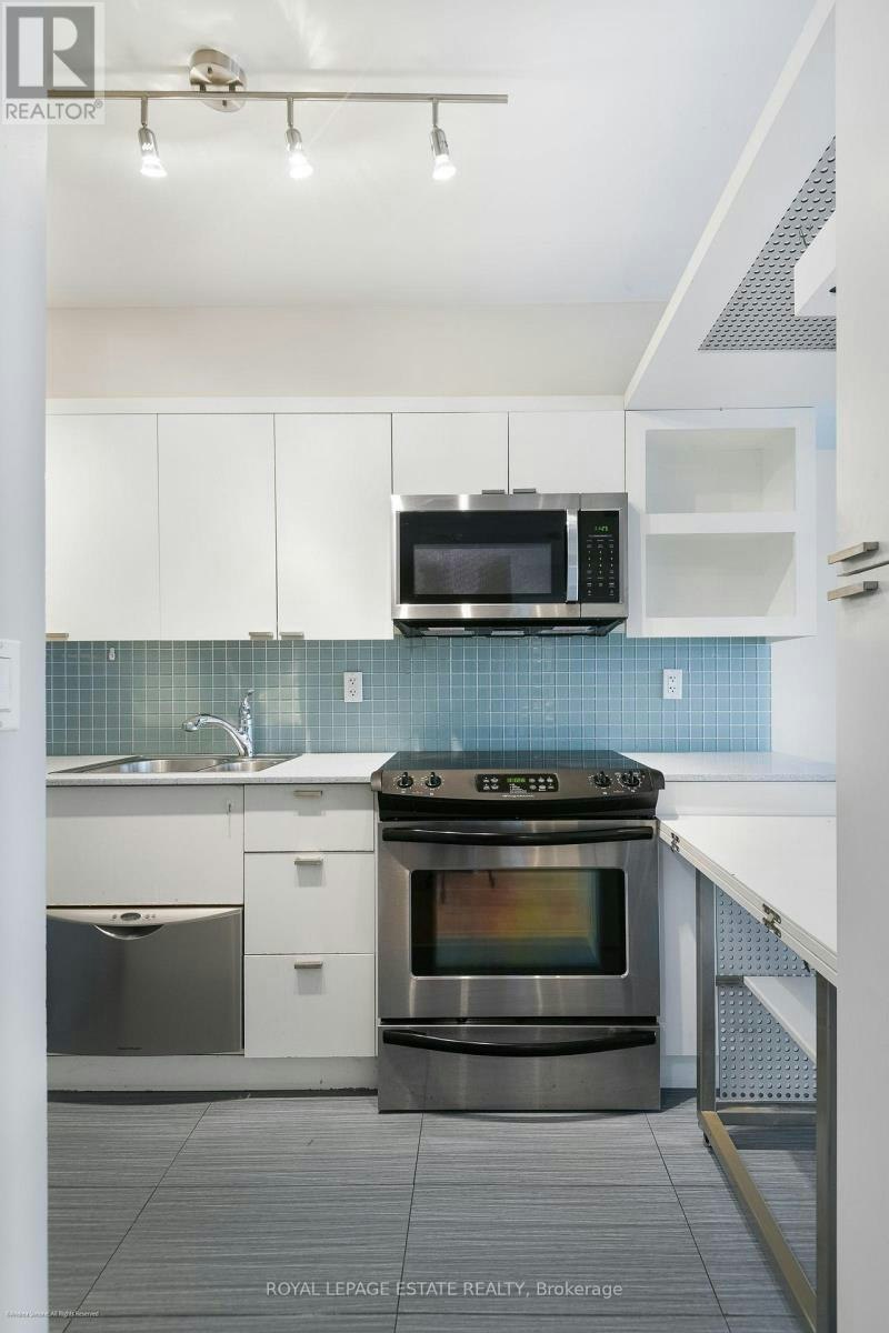 938-111 Elizabeth Street, Toronto, ON, M5G 1P7 - 6