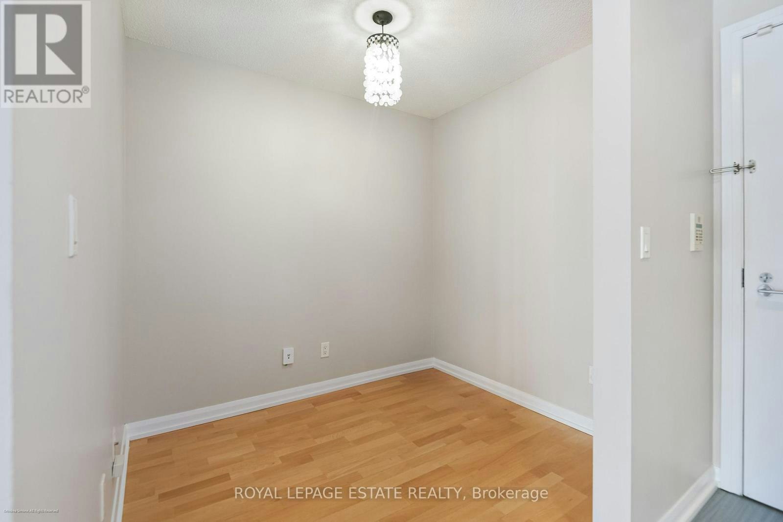 938-111 Elizabeth Street, Toronto, ON, M5G 1P7 - 11