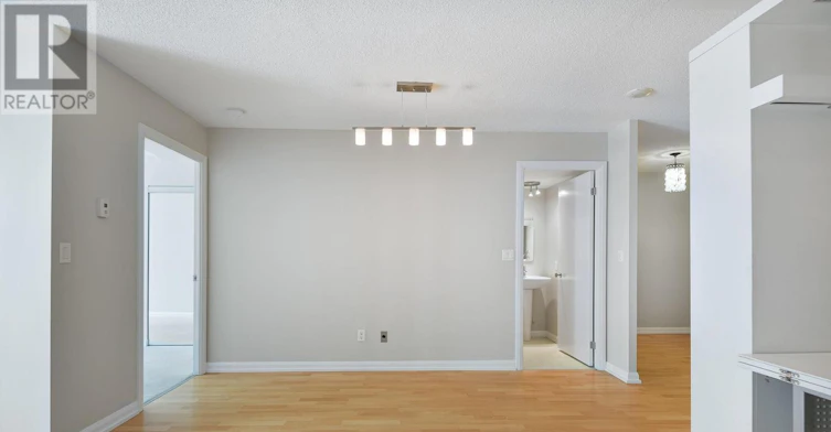 938-111 Elizabeth Street, Toronto, ON, M5G 1P7 - 8