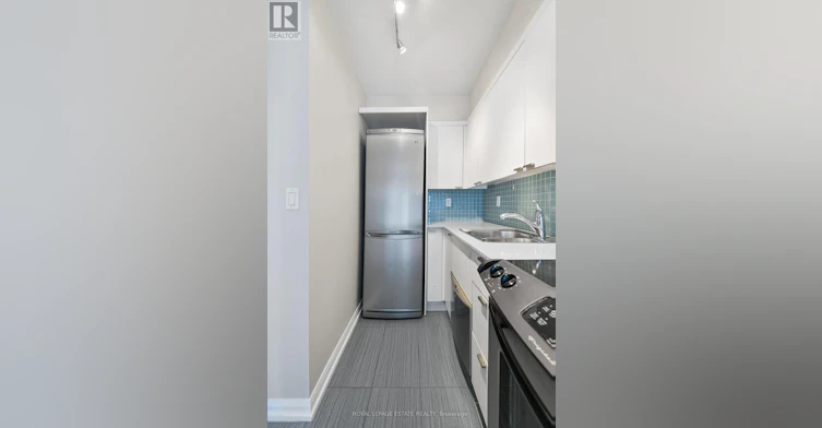938-111 Elizabeth Street, Toronto, ON, M5G 1P7 - 7