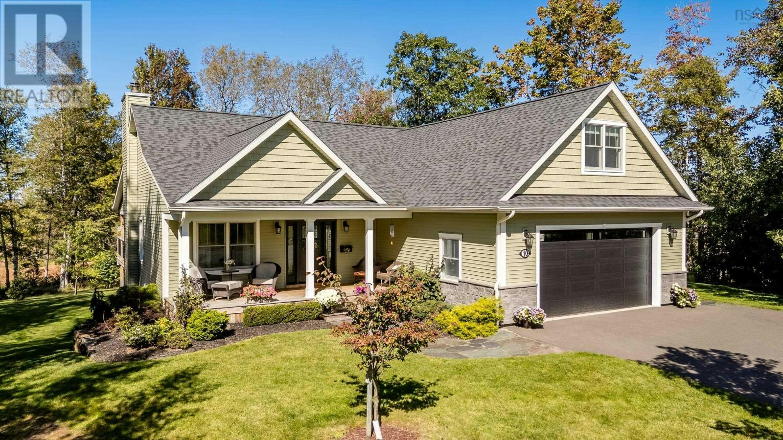 10 Queens Court, Kentville, NS, B4N 0G4