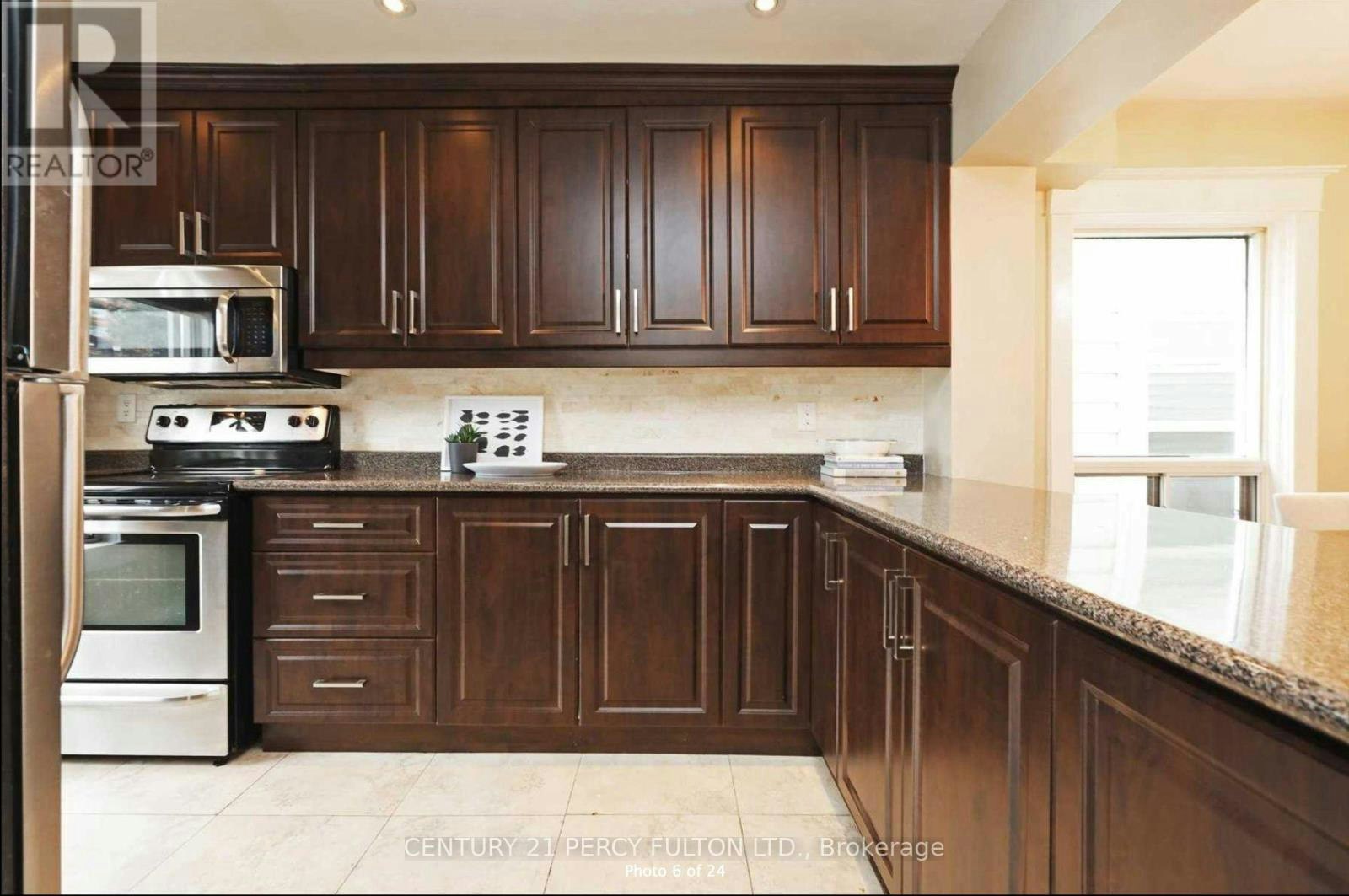 UPPER-10 Muriel Avenue, Toronto, ON, M4J 2X9 - 3