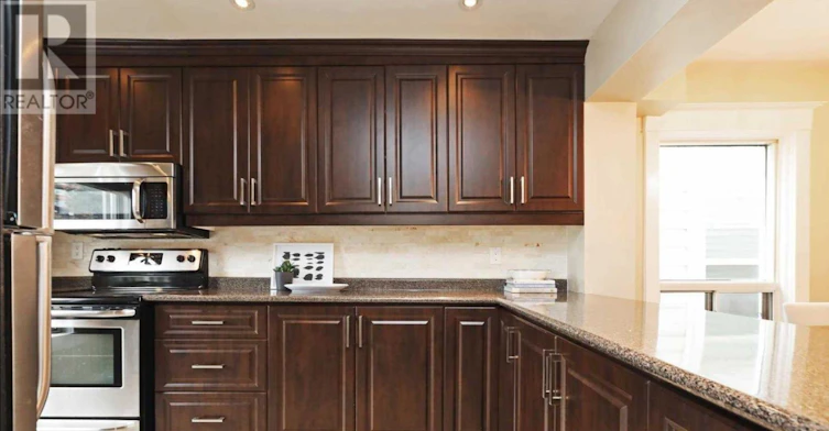 UPPER-10 Muriel Avenue, Toronto, ON, M4J 2X9 - 3