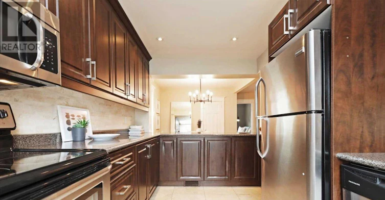 UPPER-10 Muriel Avenue, Toronto, ON, M4J 2X9 - 2