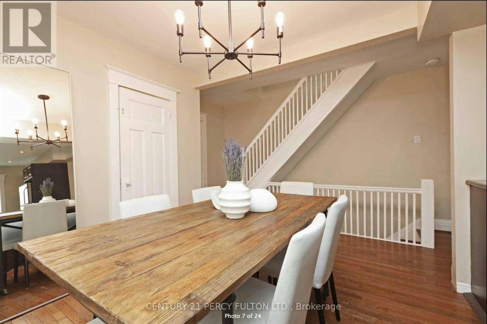UPPER-10 Muriel Avenue, Toronto, ON, M4J 2X9 - 4