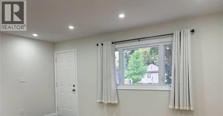 27 Mahony Avenue, Hamilton, ON, L8H 3C3 - 2