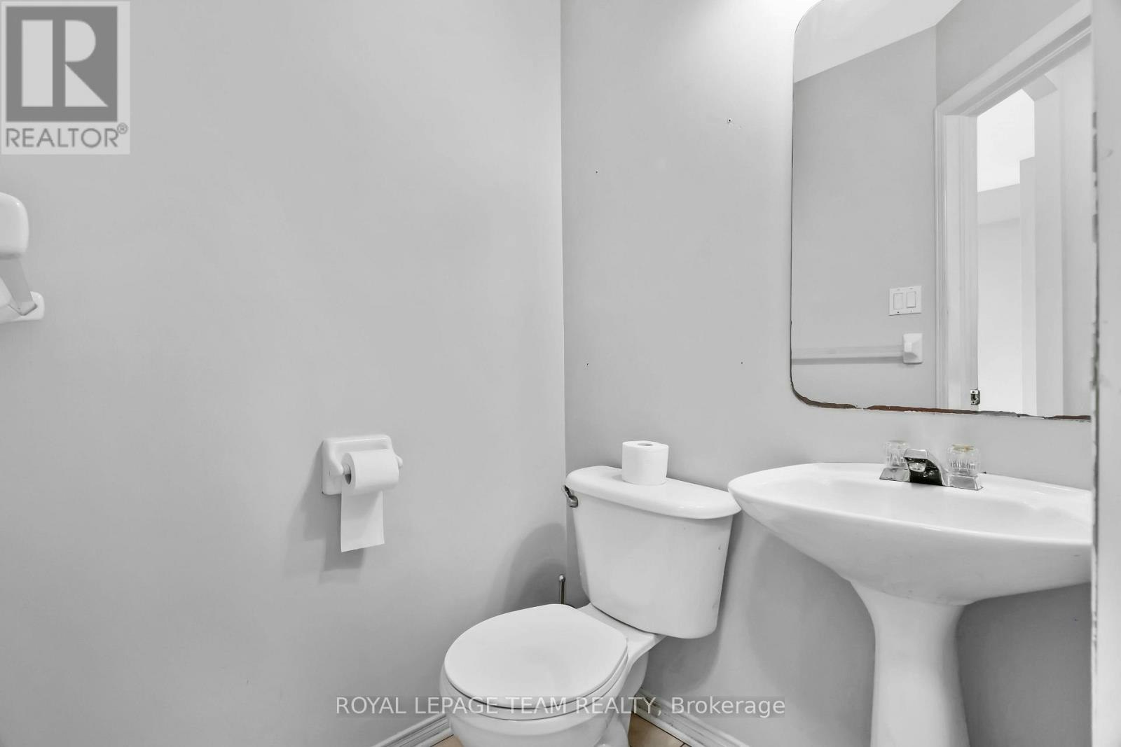141 Hearst Way, Ottawa, ON, K2L 4G5 - 5