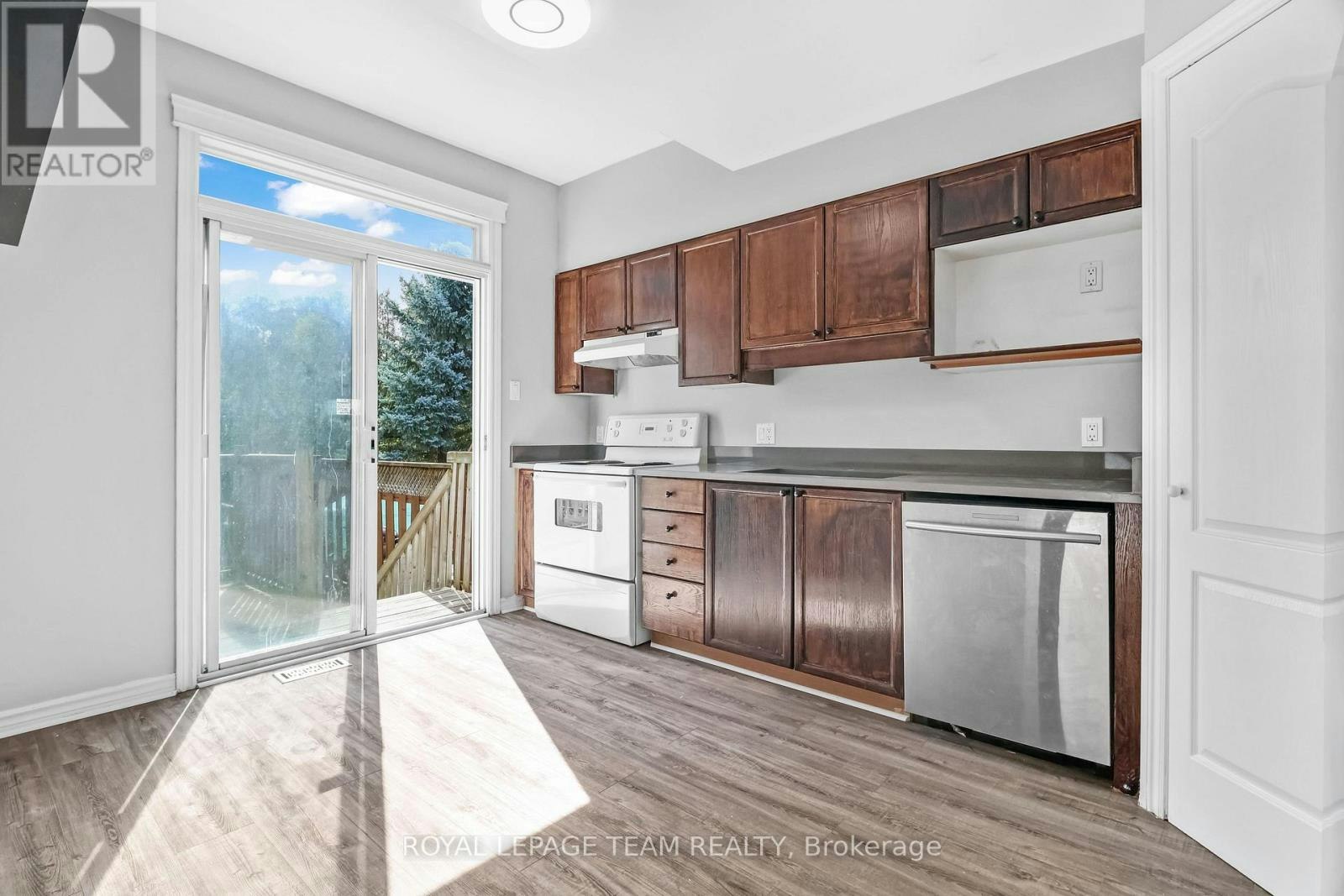 141 Hearst Way, Ottawa, ON, K2L 4G5 - 11