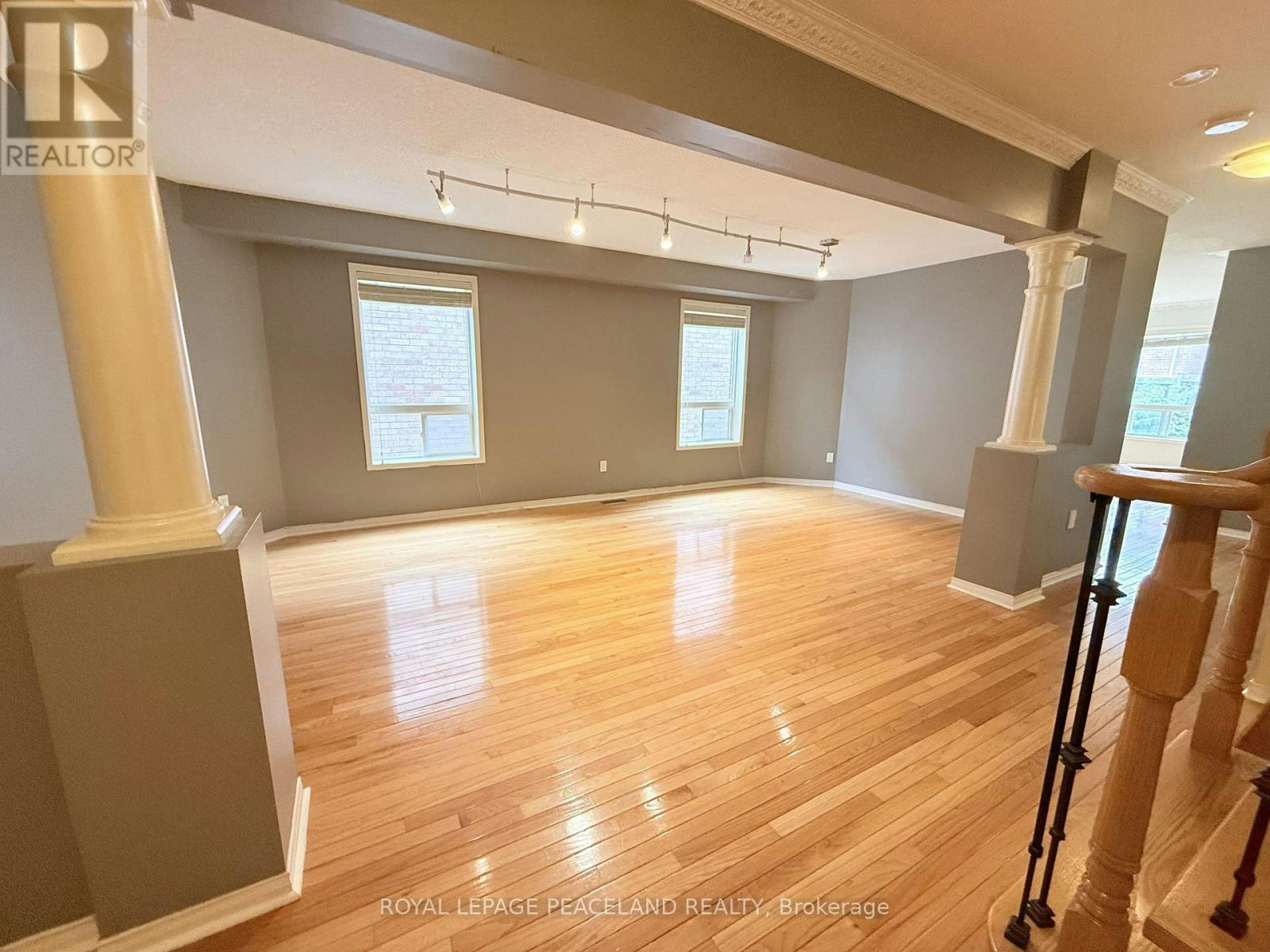 8 Maffey Crescent, Richmond Hill, ON, L4S 0A8 - 2