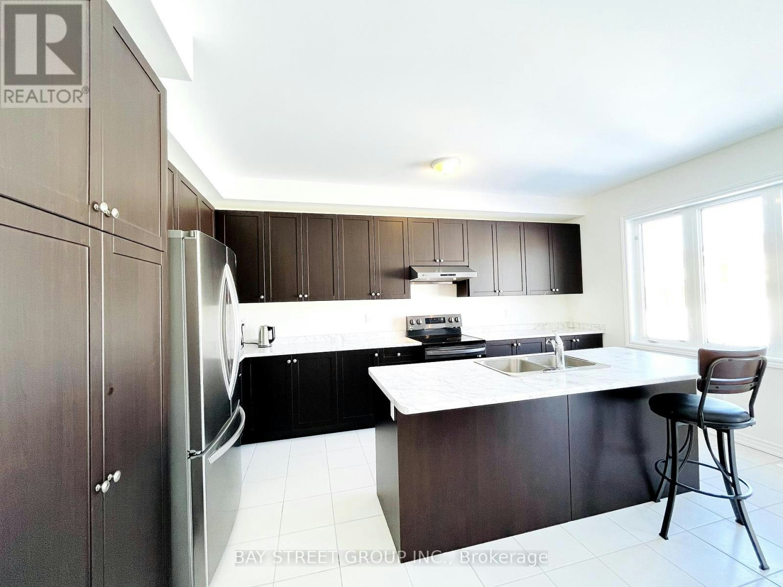 128 Victoria Wood Avenue, Springwater, ON, L9X 1Z8 - 6