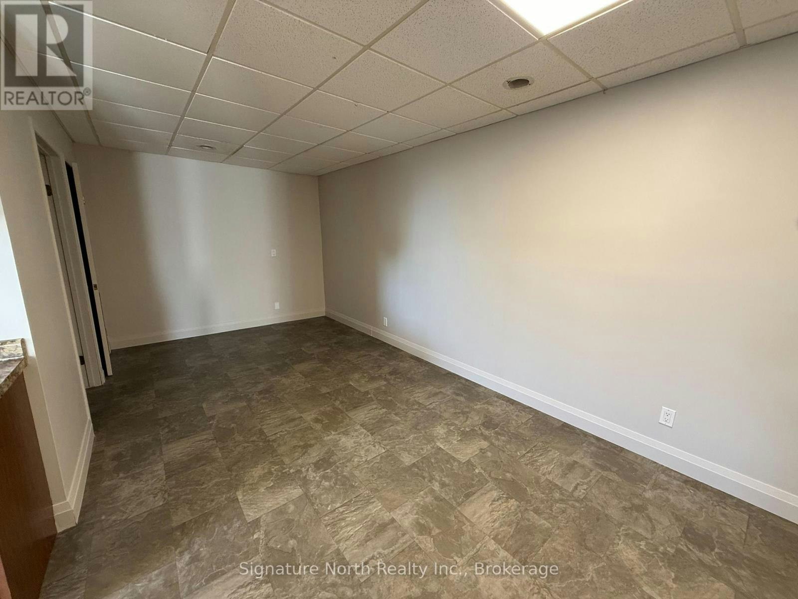 310 Cumberland Street N, Thunder Bay, ON, P7A 4N8 - 10