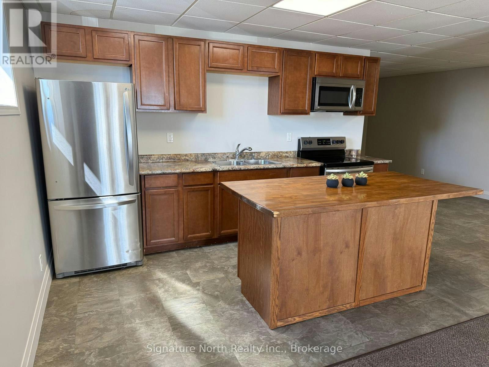 310 Cumberland Street N, Thunder Bay, ON, P7A 4N8 - 5