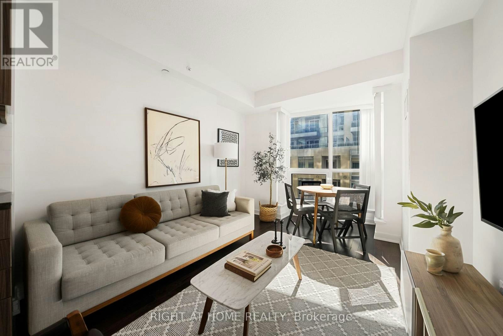 610-9201 Yonge Street, Richmond Hill, ON, L4C 1H9
