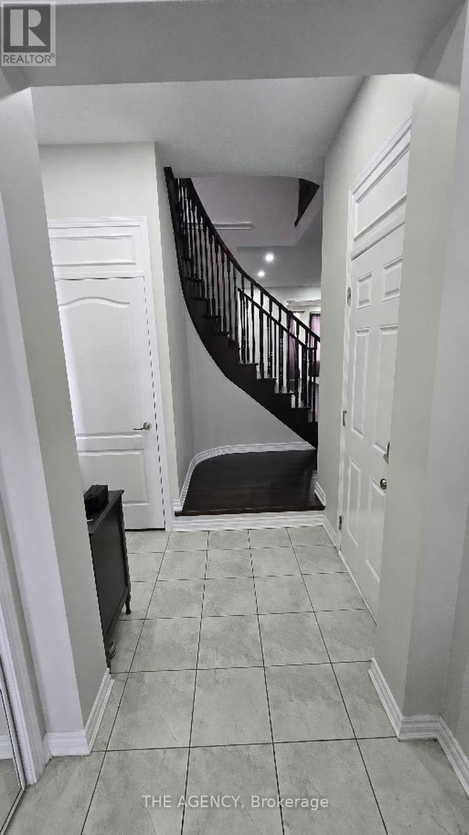57 Leadenhall Road, Brampton, ON, L7A 4G2 2