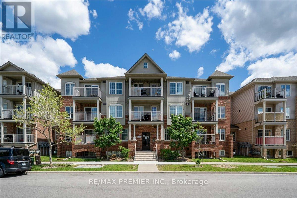 8-141 Isaac Devins Boulevard, Toronto, ON, M9M 0C4