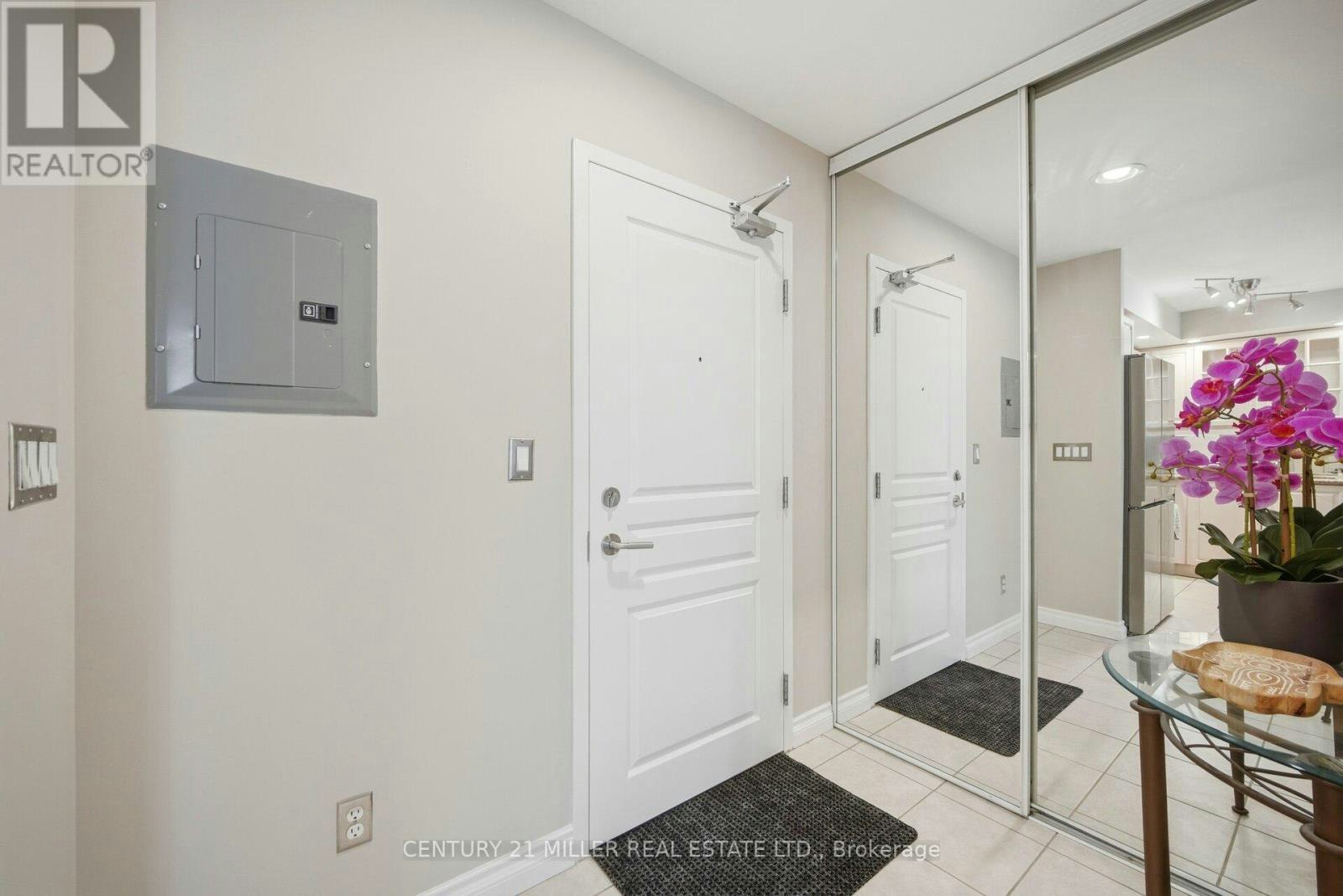 12-140 Simcoe Street, Toronto, ON, M5H 4E9 - 5